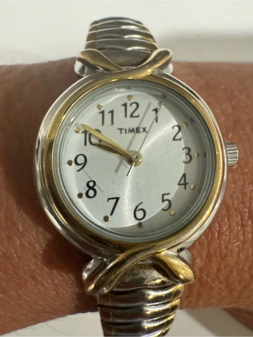 ✨VTG Timex Women’s Silver & Gold Two Tone Minimalist Stretchy Bracelet Watch